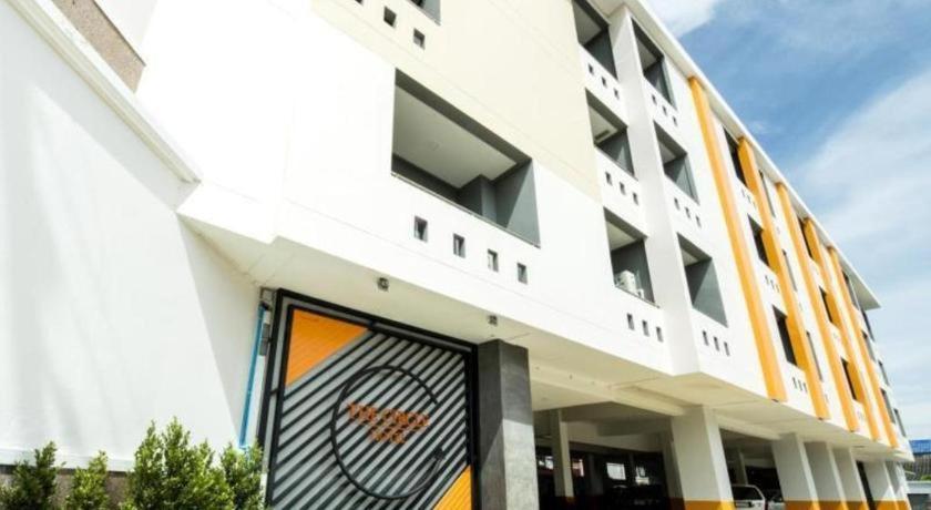 The Circle Hotel Buriram Kültér fotó